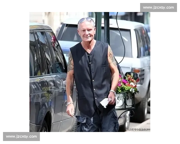 曼联名宿保罗 - 因斯醉驾揽胜撞隔离带：昔日铁血队长沦为酒驾反面教材